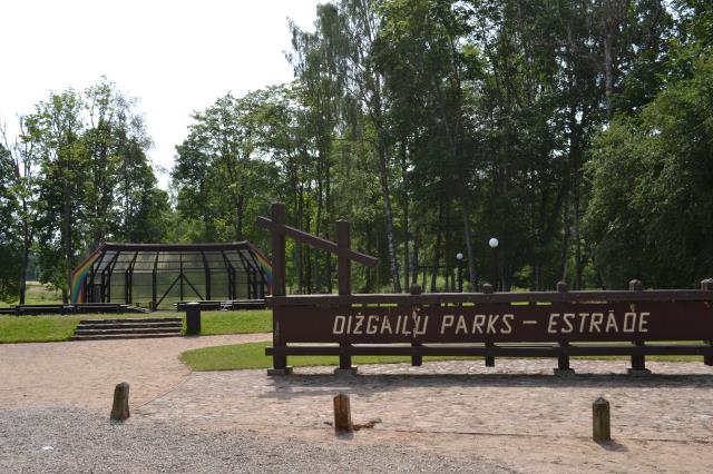 Turlavas pagasta Dižgaiļu parka estrāde